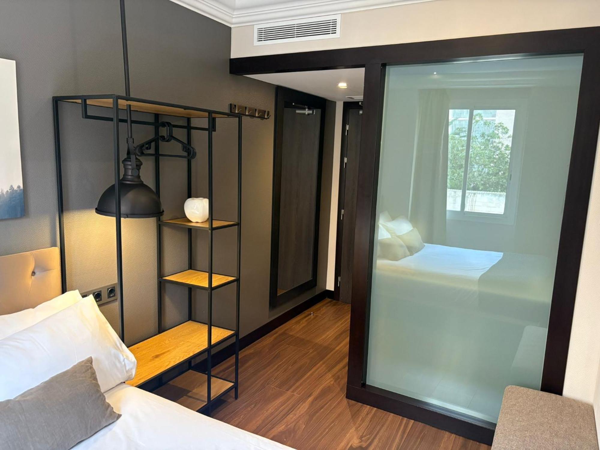 Hotel Cortes Rambla — Fotos 1